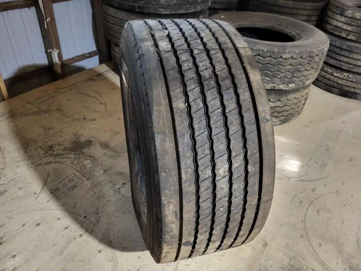 Gallery image 1 for Used Michelin 455/55R22.5 Tires
