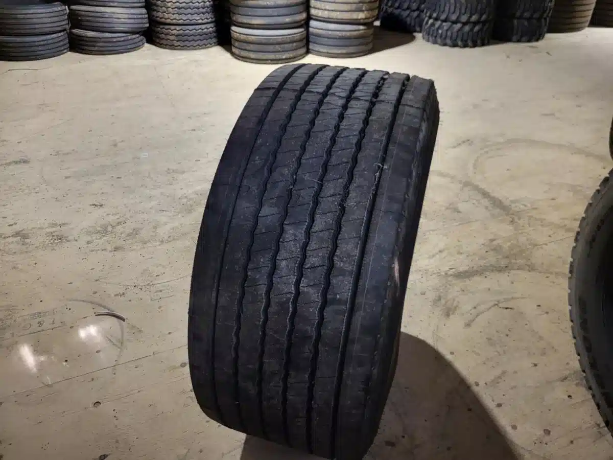 Gallery image 2 for Used Michelin 455/55R22.5 Tires