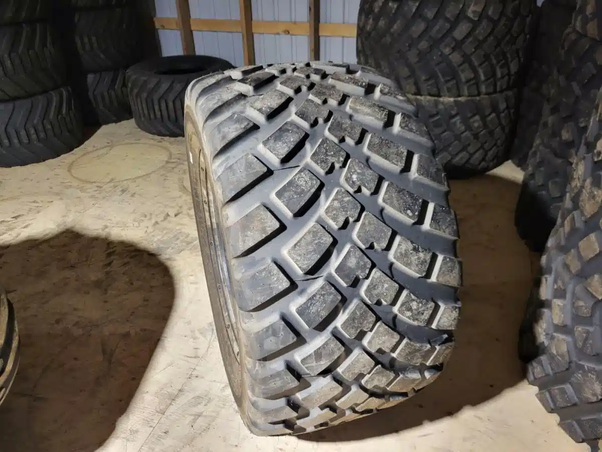 Gallery image 1 for New Ling Long 560/45R22.5 Tires