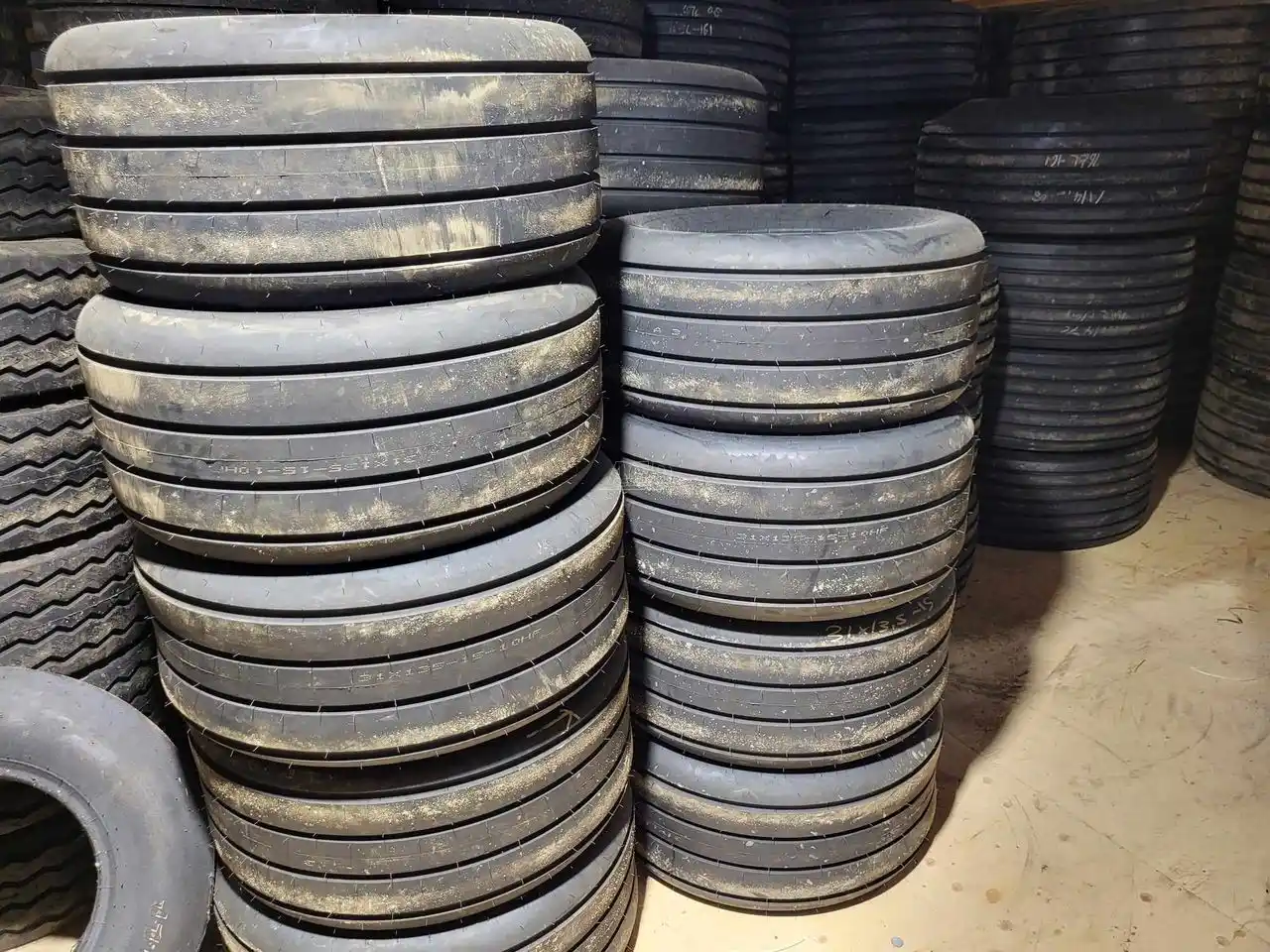 Gallery image 1 for New Advance 31x13.5-15 Tires