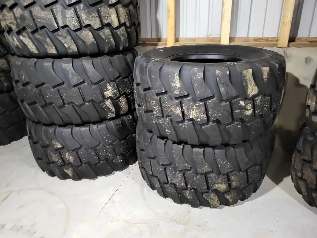 Gallery image 1 for Tianli 650/55R26.5 Tires