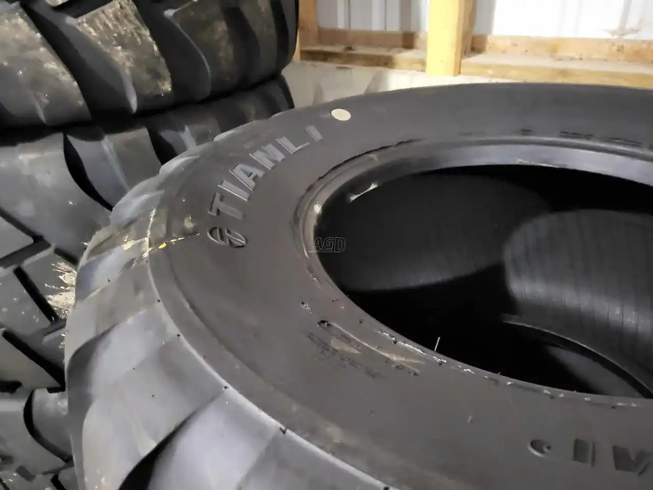 Gallery image 2 for Tianli 650/55R26.5 Tires