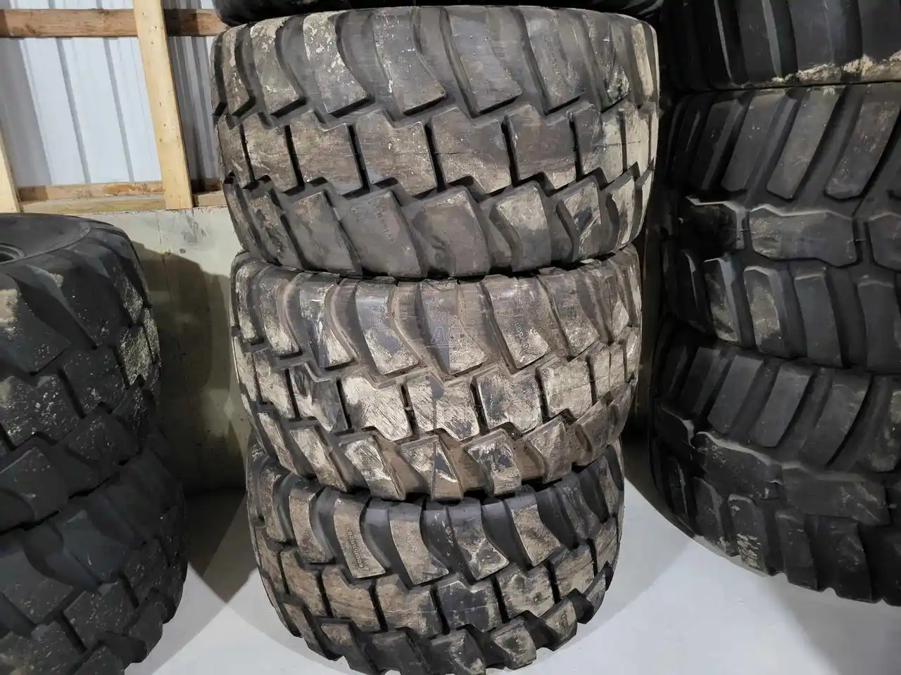 Gallery image 2 for Tianli 600/55R26.5 Tires