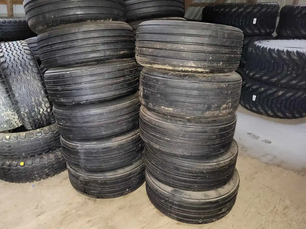 Gallery image 1 for New Uniglory 12.5L-15 Tires