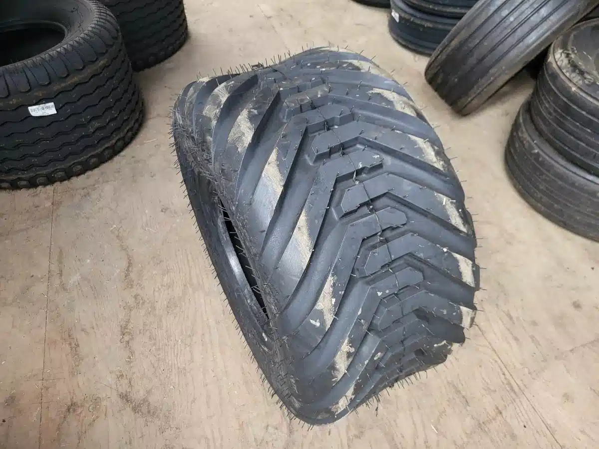 Gallery image 2 for New Petlas 400/60-15.5 Tires