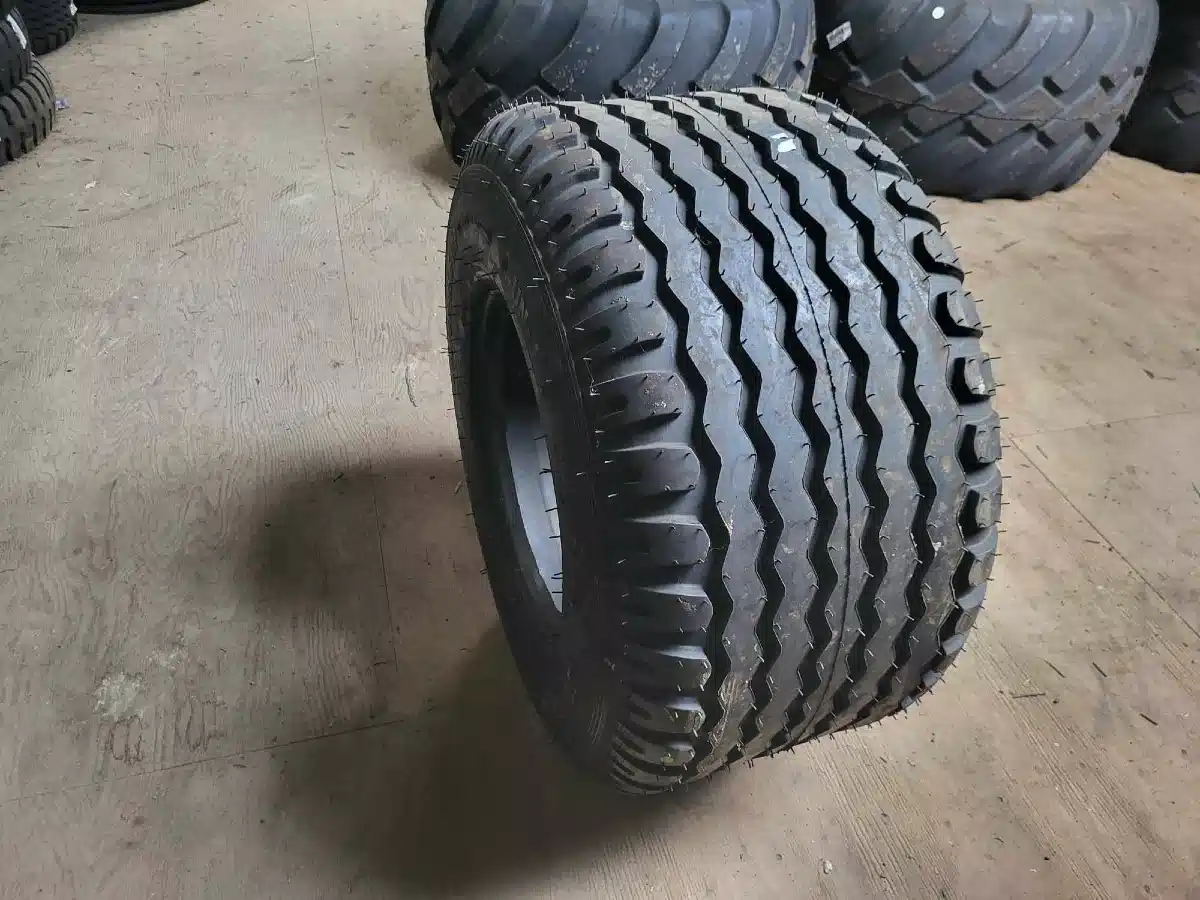 Gallery image 1 for New Petlas 400/60-15.5 Tires