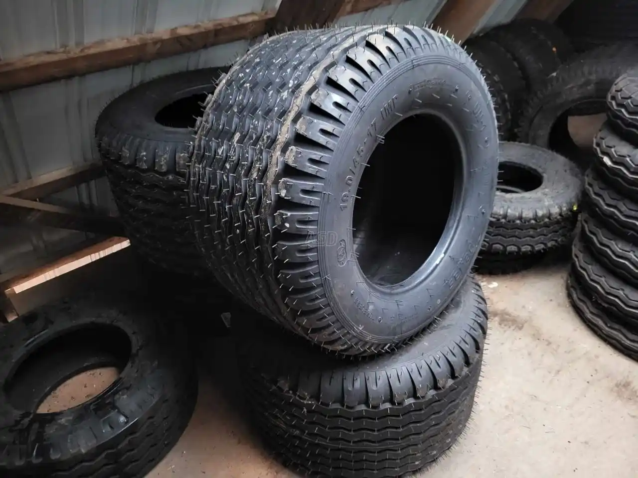 Gallery image 1 for New Petlas 19.0/45-17 Tires