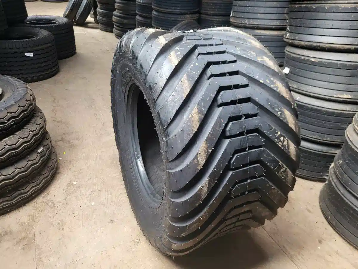 Gallery image 1 for New Petlas 600/50-22.5 Tires