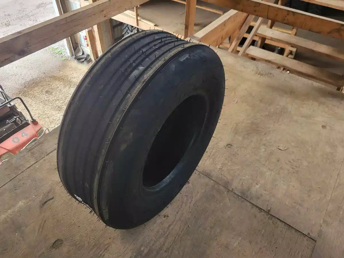 Gallery image 2 for New Petlas 9.5L-15 Tires