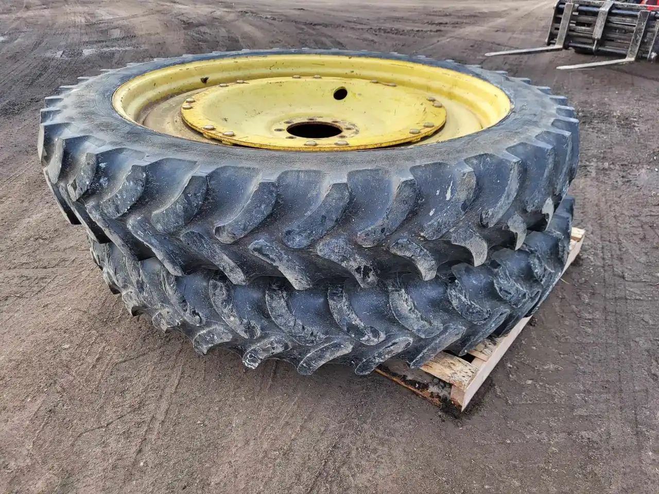 Gallery image 1 for Used Firestone 12.4R54 Tires & Rims