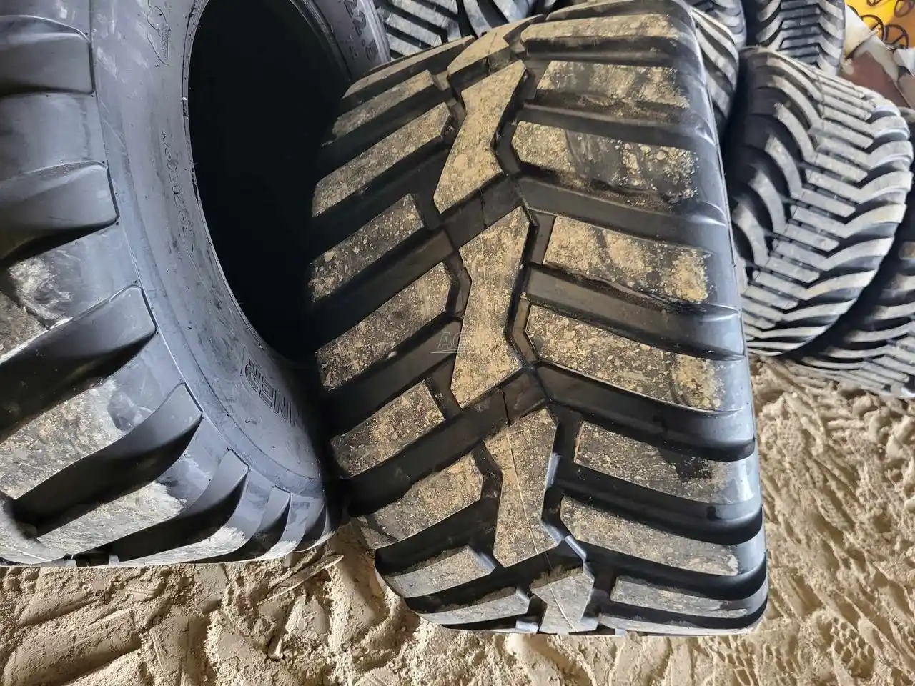 Gallery image 1 for New Forerunner 600/50R22.5 Tires