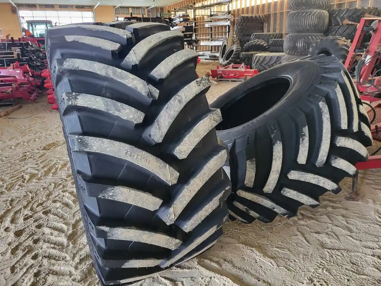 Gallery image 1 for New Forerunner 30.5L-32 Tires