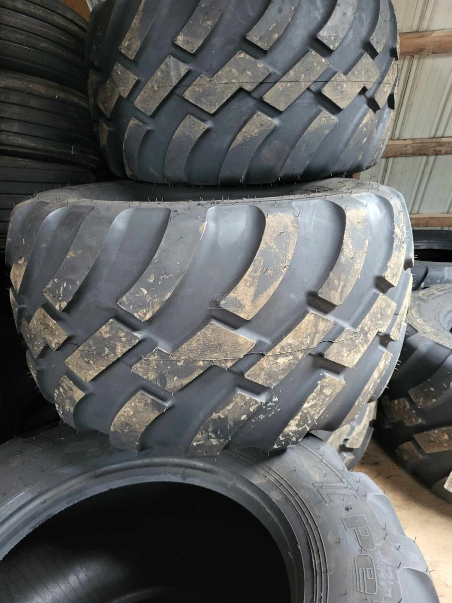 Gallery image 2 for New Petlas 560/45R22.5 Tires
