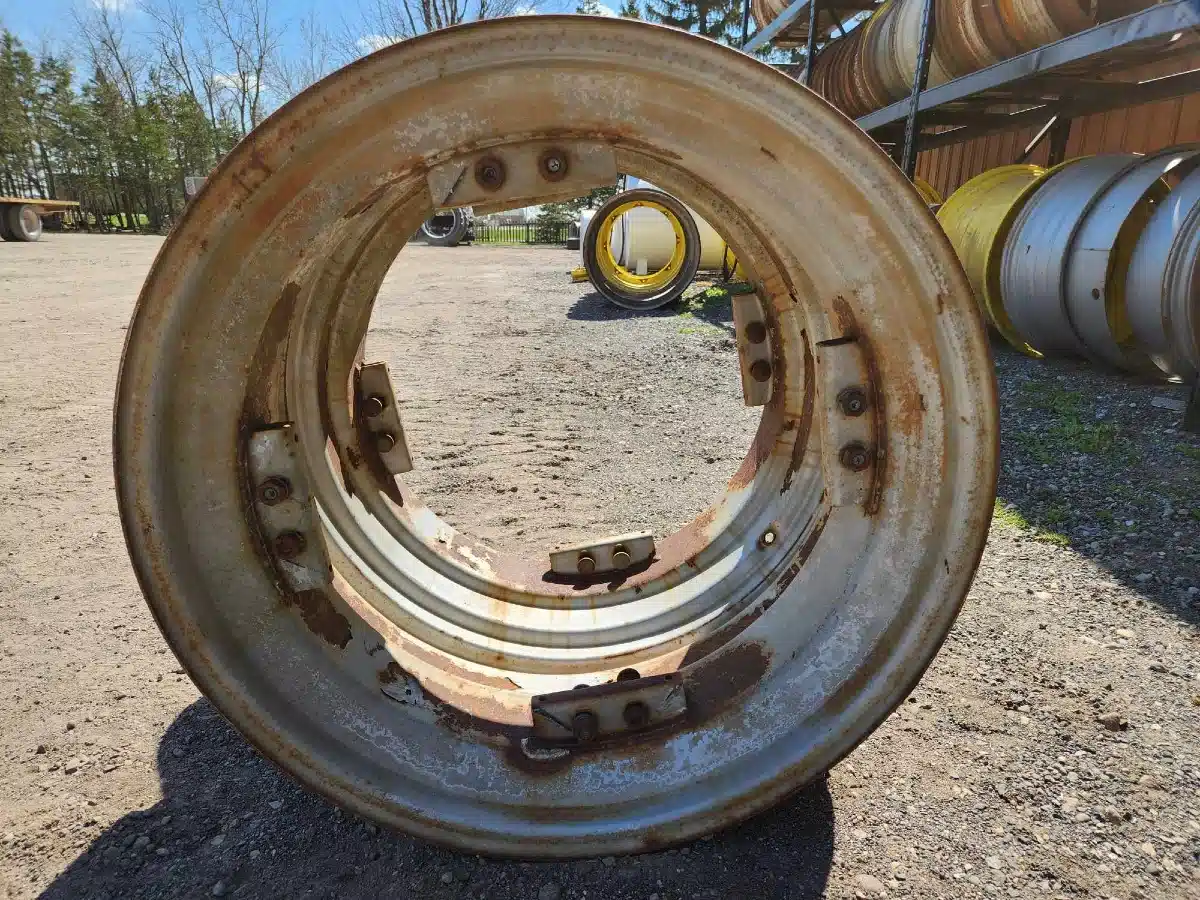 Gallery image 2 for Used Unverferth 12x30 Rims