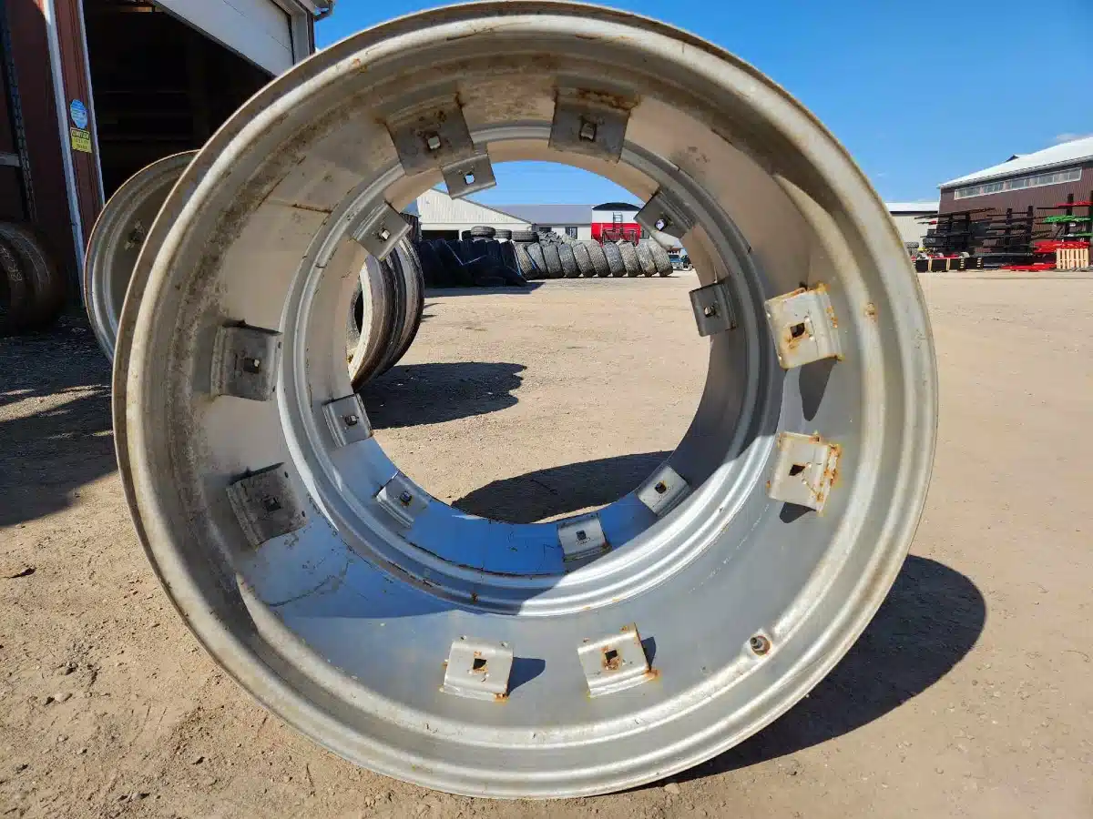 Gallery image 1 for Used Unverferth 16x34 Rims