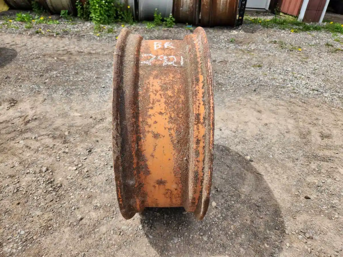 Gallery image 1 for Used Unverferth 8x24 Rims