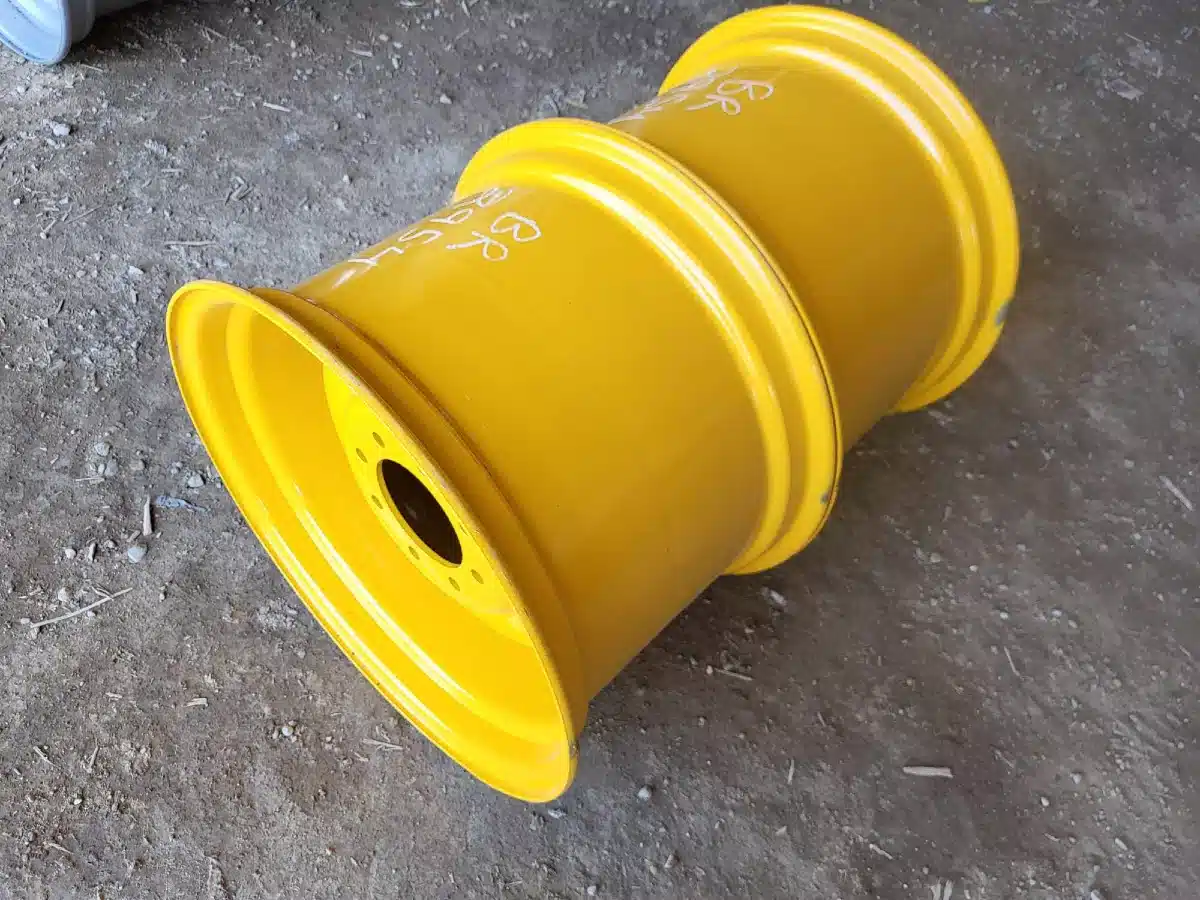 Gallery image 1 for Used Unverferth 16x24 Rims