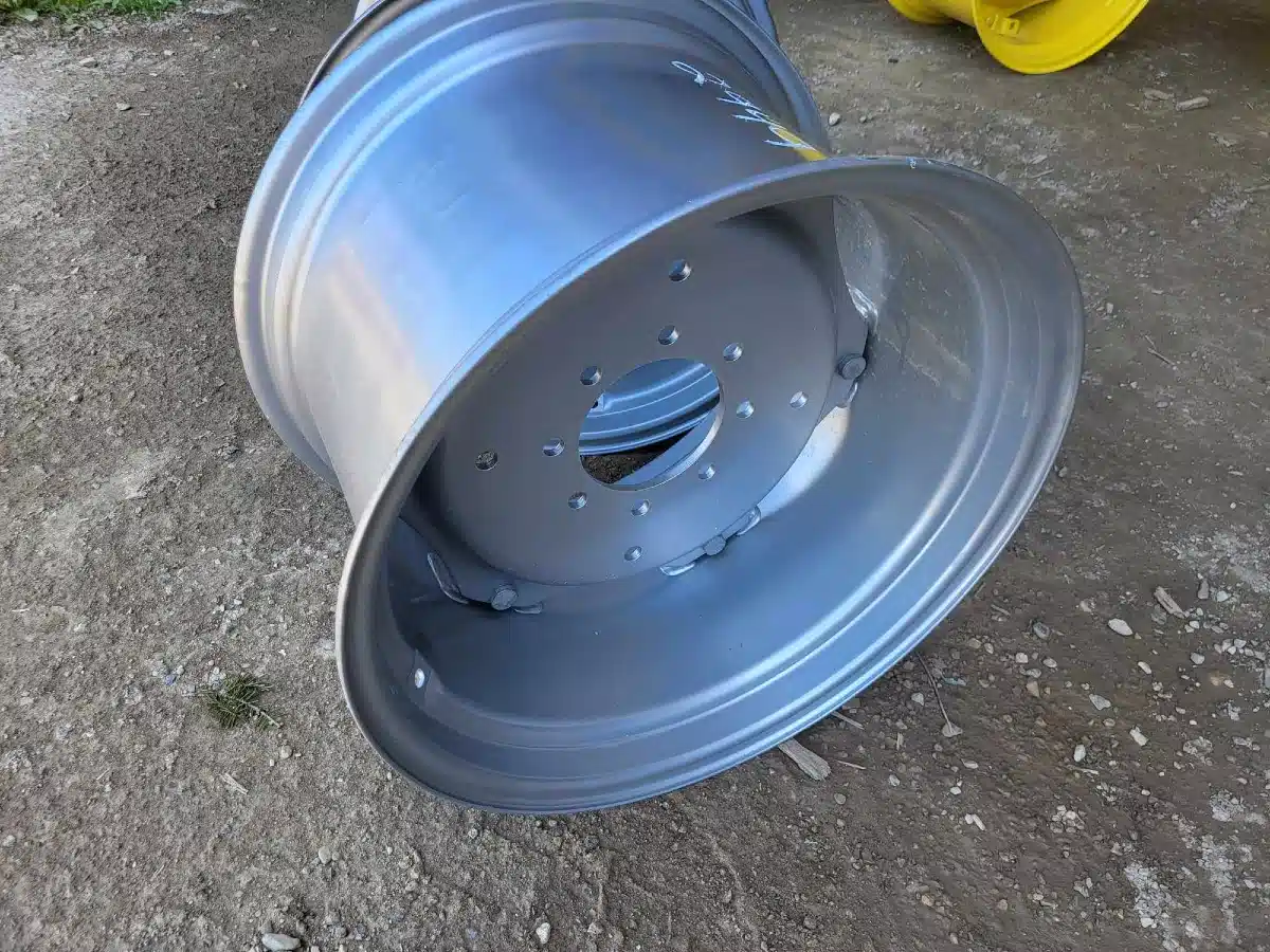 Gallery image 2 for Used Titan 16x24 Rims