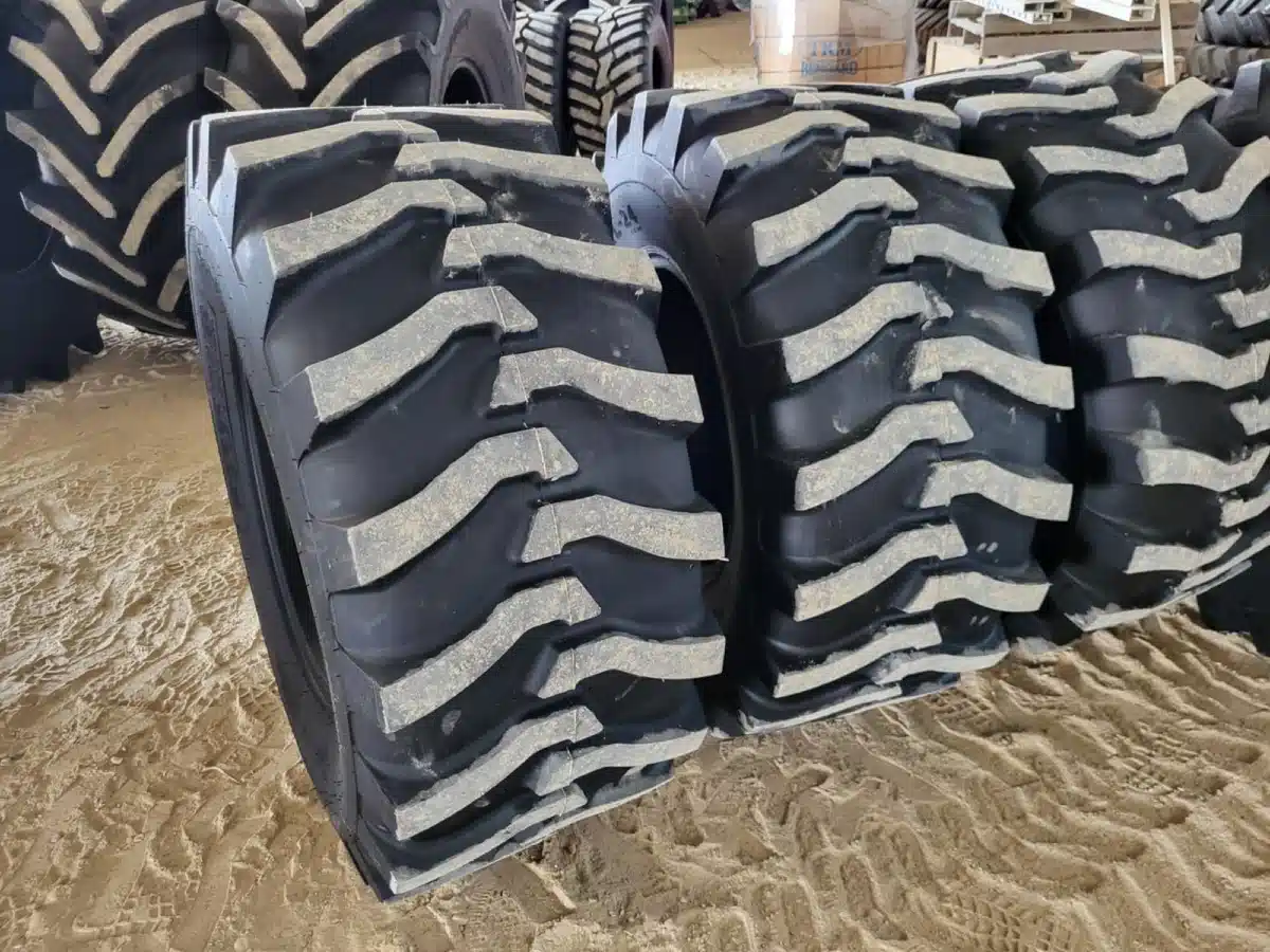 Gallery image 1 for New Forerunner 21L-24 Tires