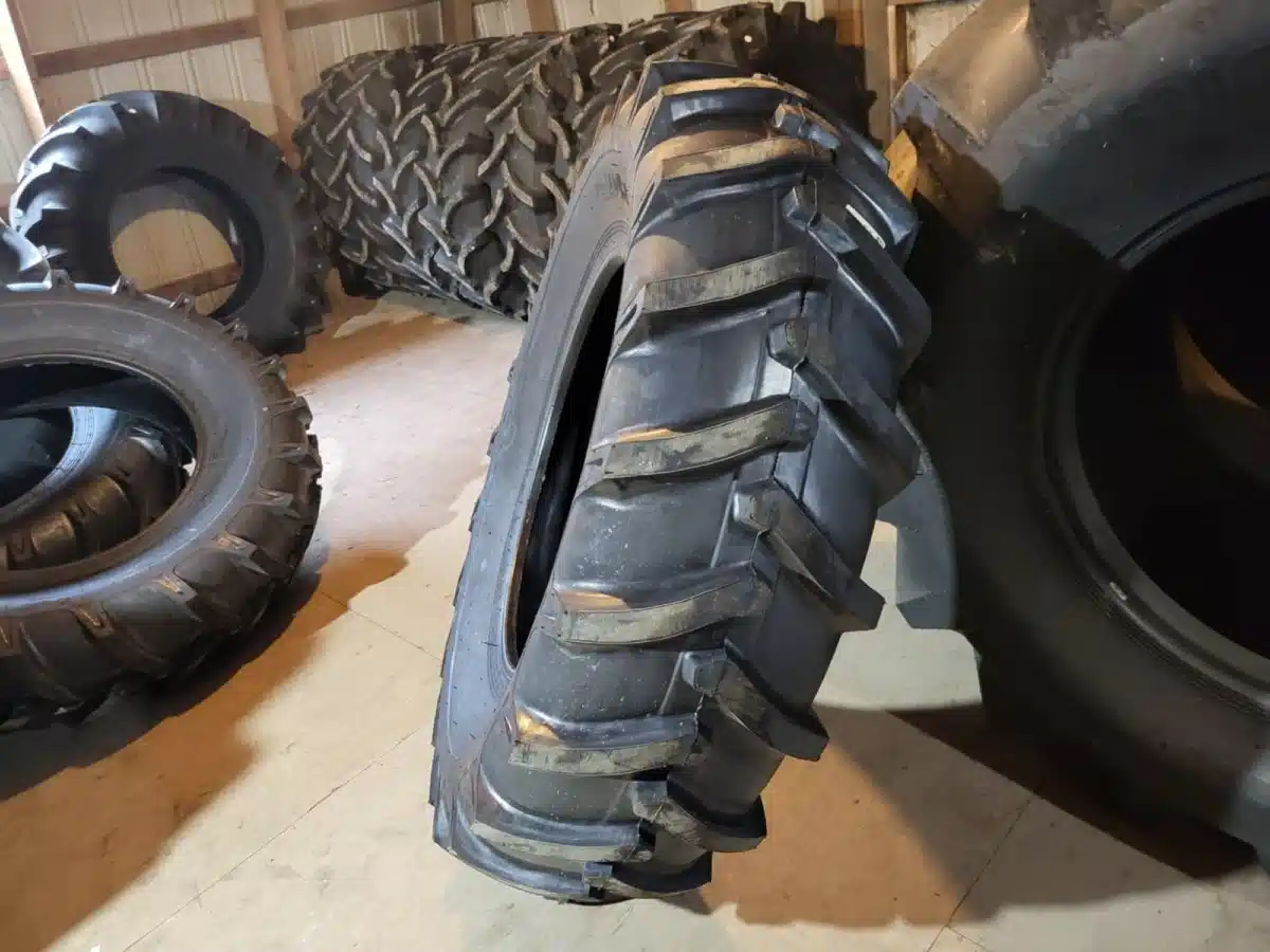 Gallery image 1 for New Treadura 16.9-30 Tires