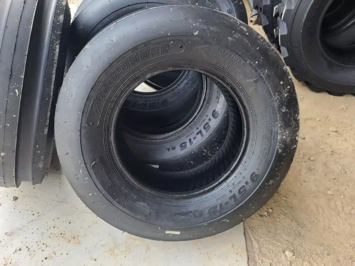 Gallery image 2 for New Forerunner 9.5L-15 Tires