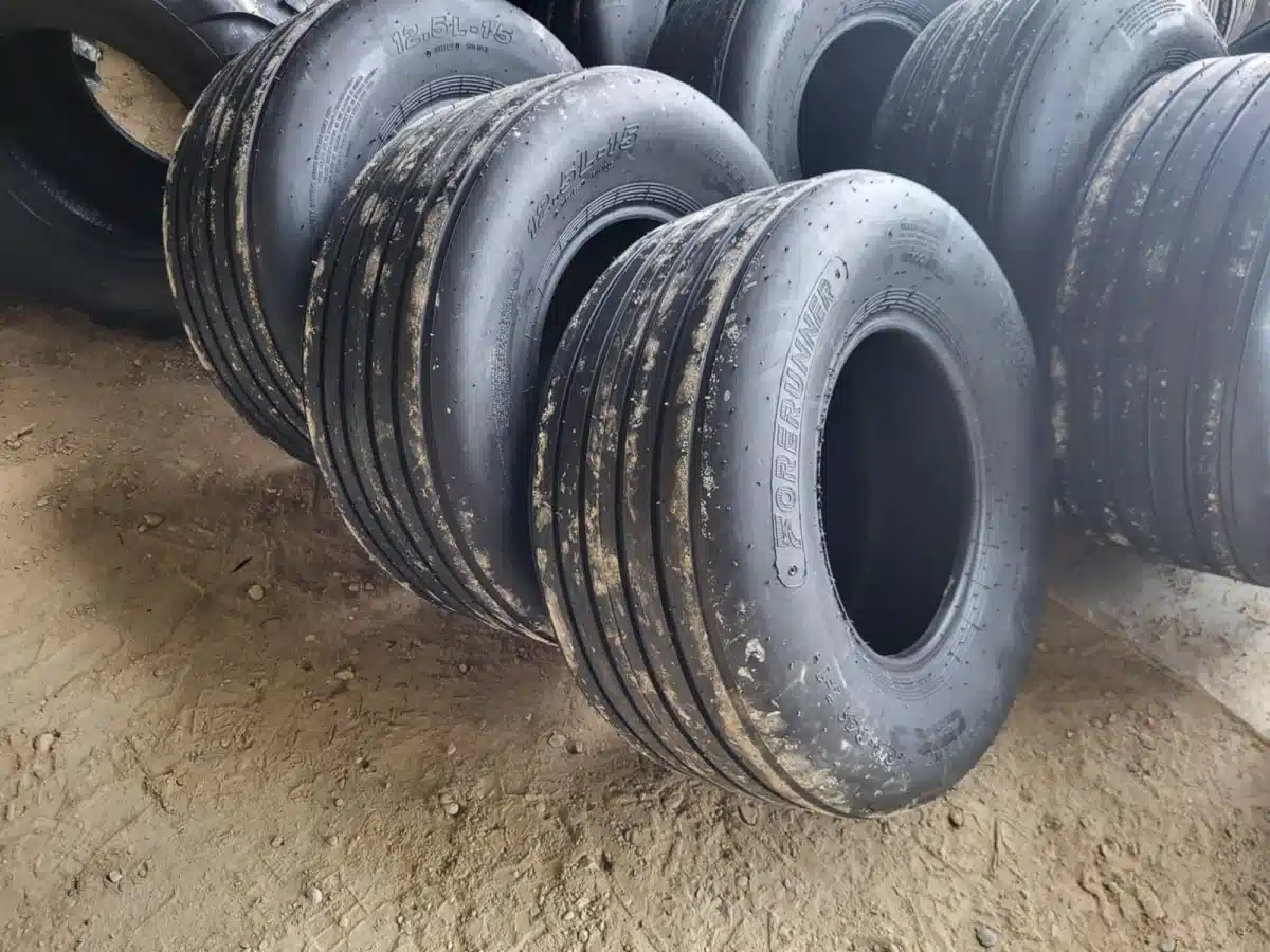 Gallery image 2 for New Forerunner 12.5L-15 Tires