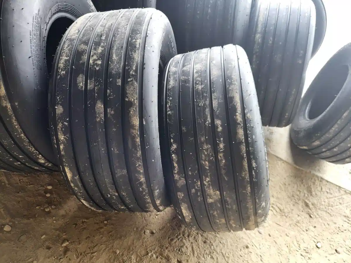 Gallery image 1 for New Forerunner 12.5L-15 Tires