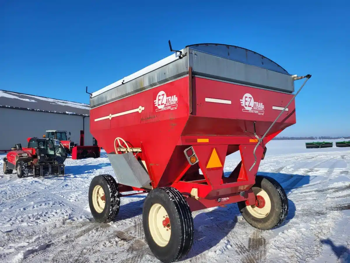 Gallery image 2 for Used E-Z Trail 3400 Gravity Box