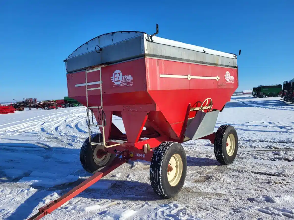 Gallery image 1 for Used E-Z Trail 3400 Gravity Box