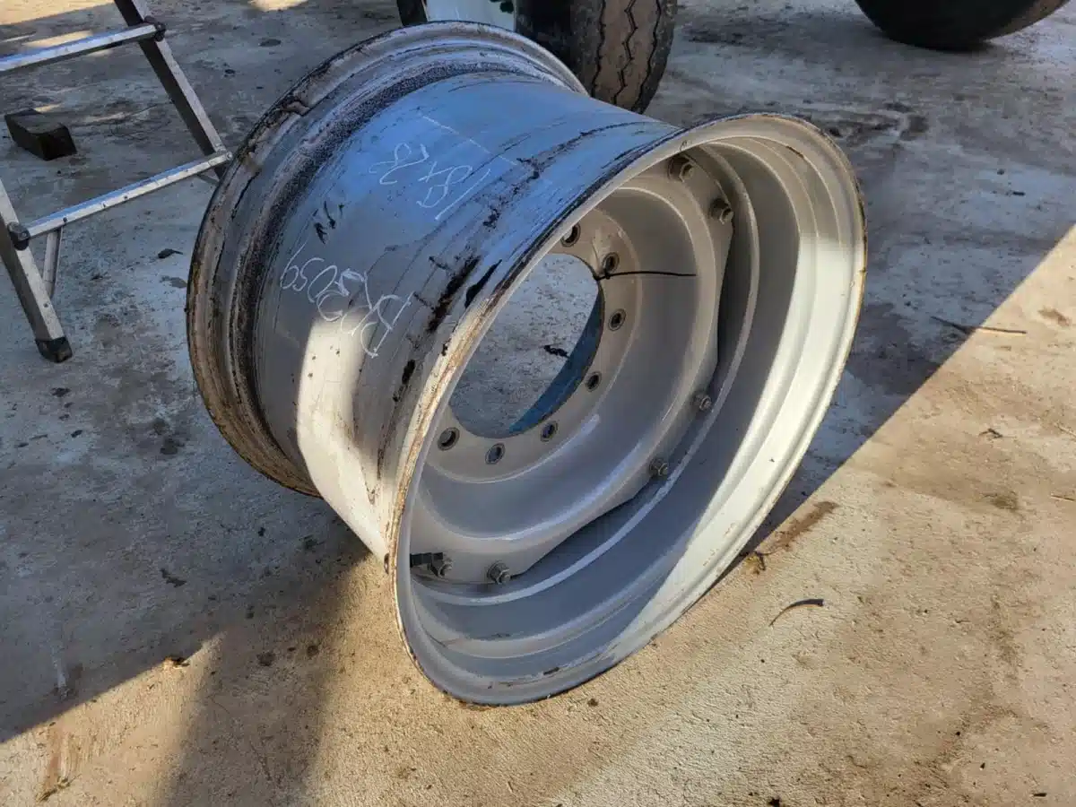Gallery image 2 for Used Unverferth 18x28 Rims