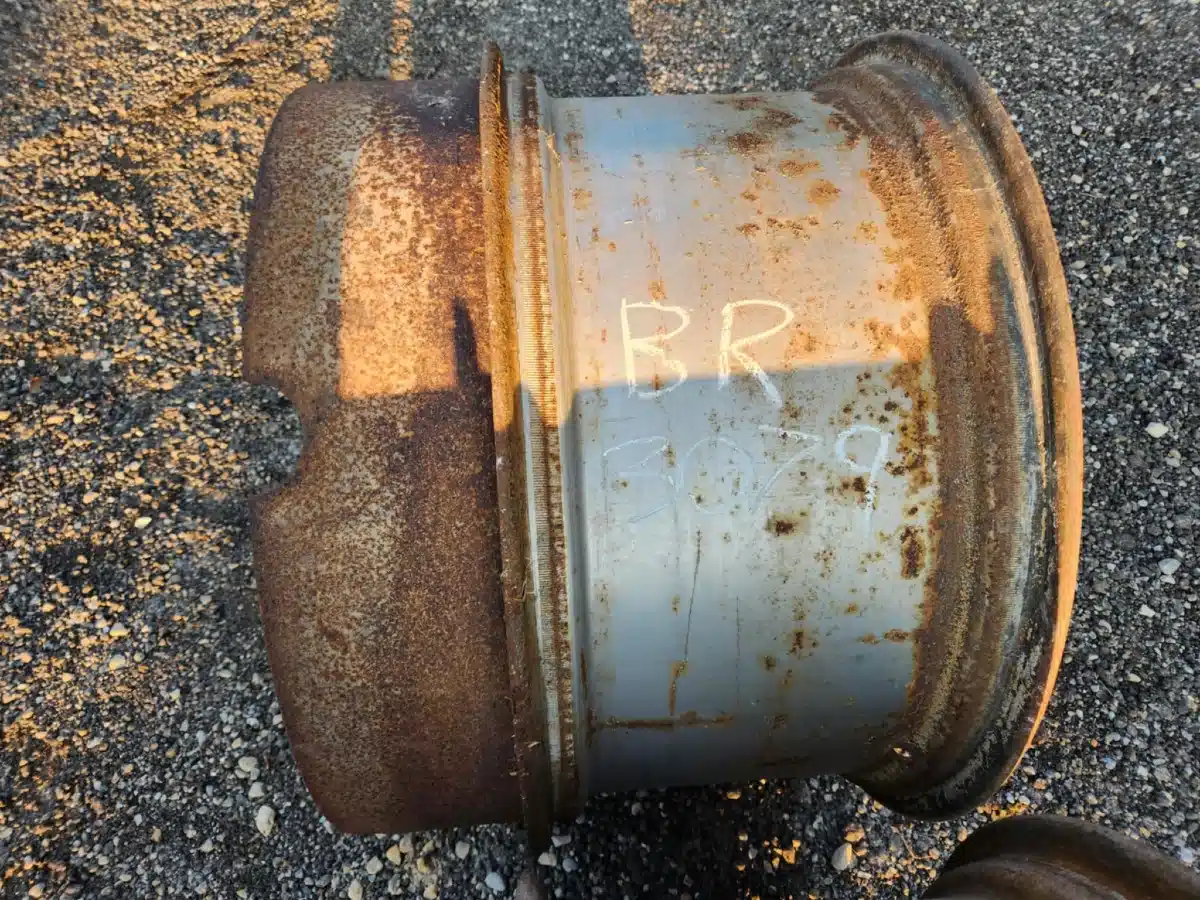 Gallery image 2 for Used Titan 14x30 Rims