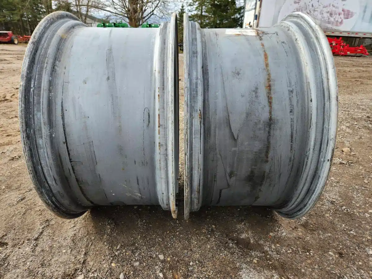 Gallery image 2 for Used Unverferth 14x28 Rims