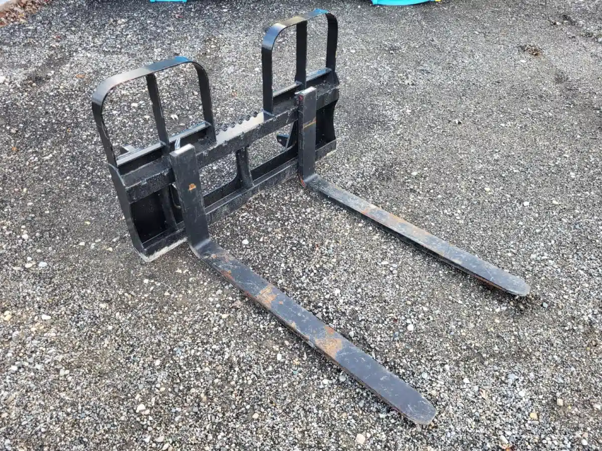 Gallery image 1 for Used HLA Attachments 4200 LBS Pallet Fork