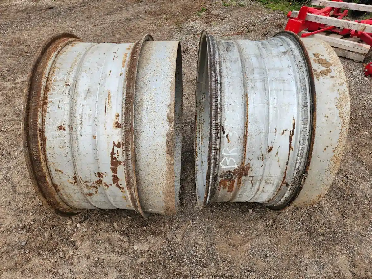 Gallery image 1 for Used Unverferth 16x38 Dual Rims