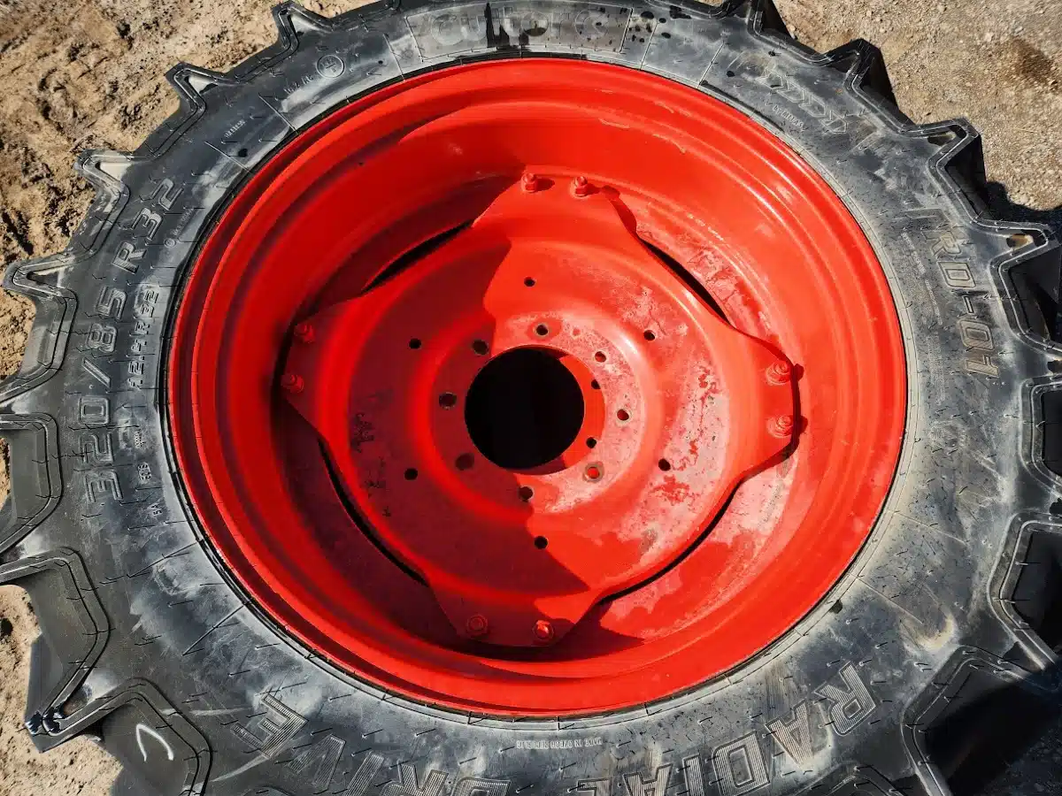 Gallery image 2 for Cultor 320/85R32 Tires & Rims