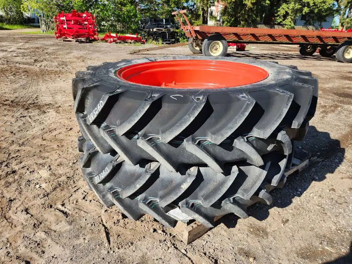 Gallery image 1 for Cultor 320/85R32 Tires & Rims