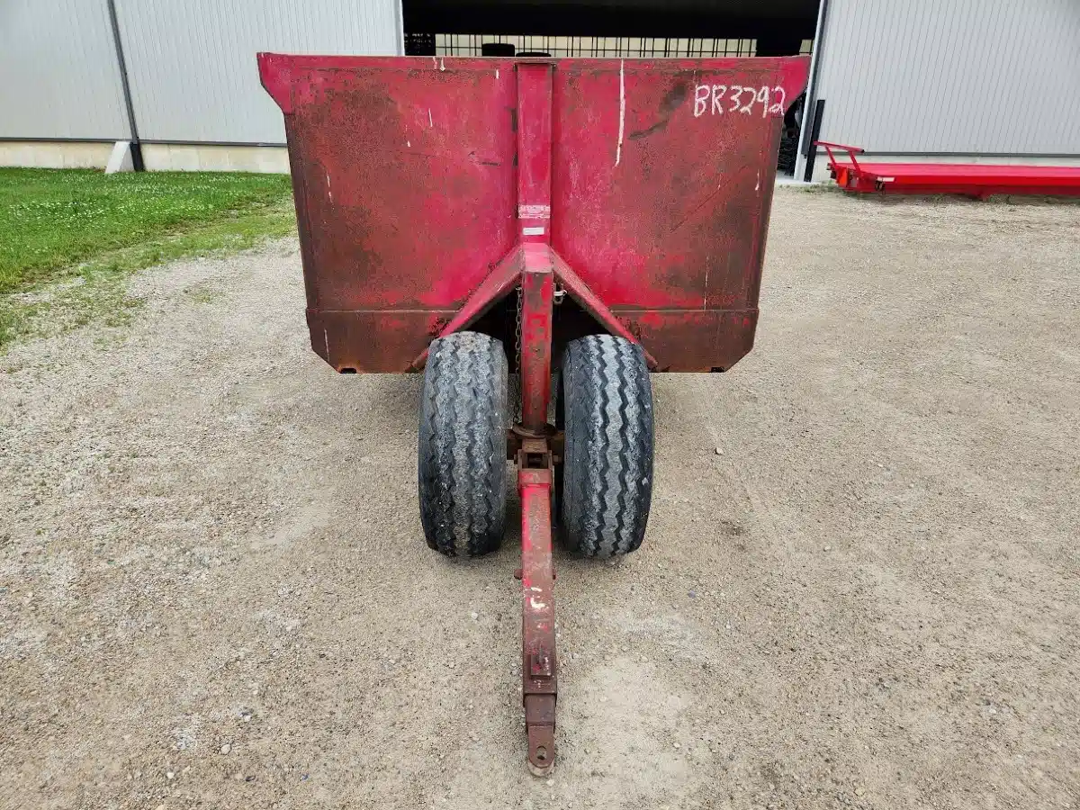 Gallery image 2 for Used John BM Mfg Ltd. FEEDER WAGON Feed Wagon