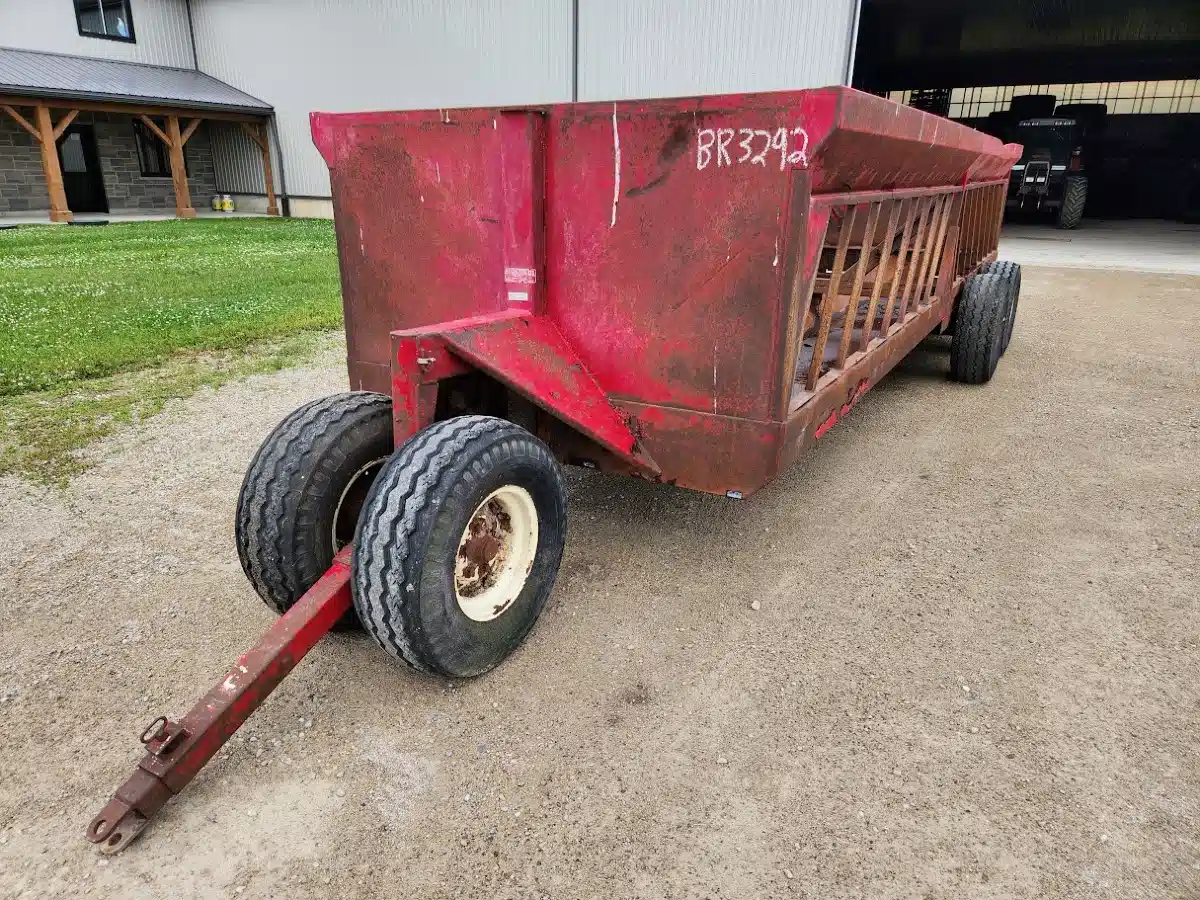 Gallery image 1 for Used John BM Mfg Ltd. FEEDER WAGON Feed Wagon