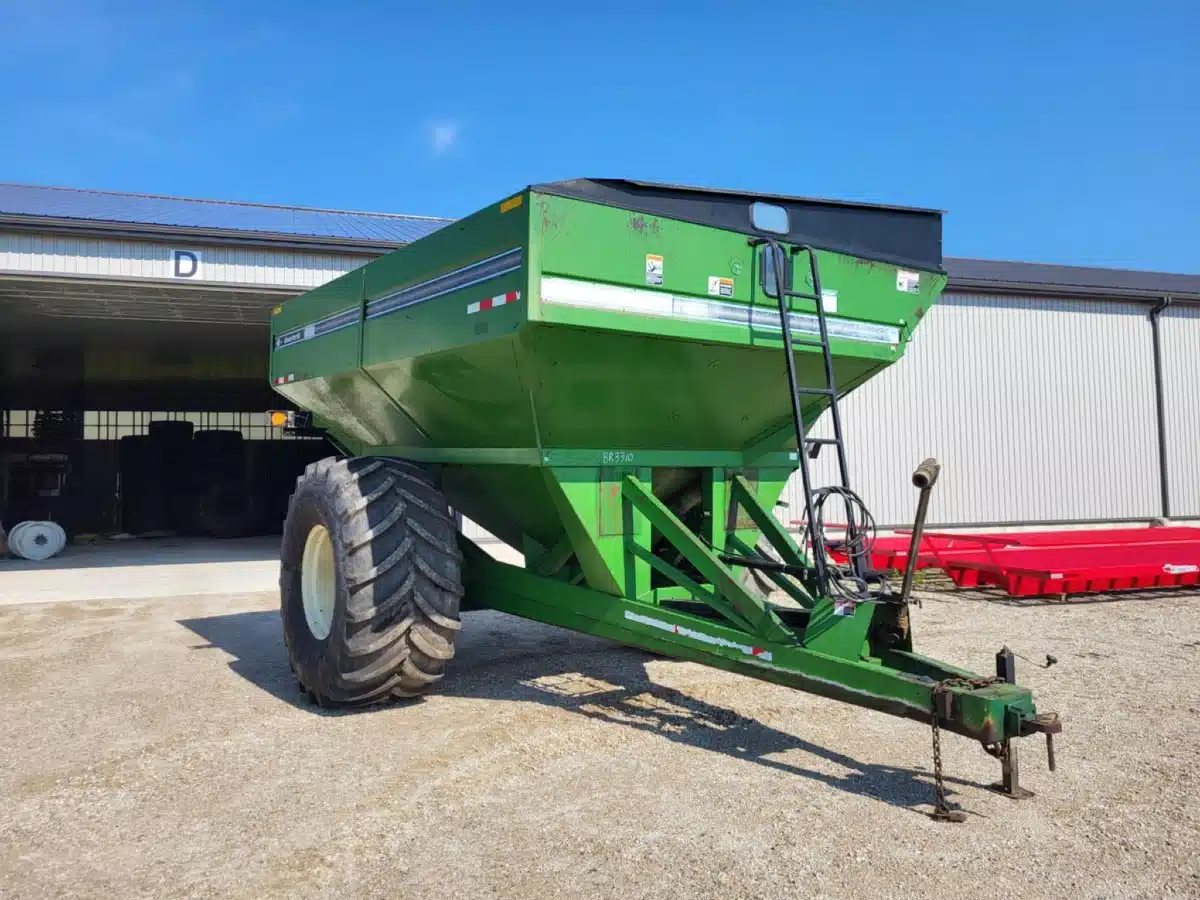 Gallery image 2 for Used Unverferth 7200 Grain Cart