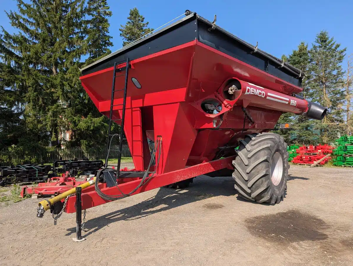 Gallery image 1 for Used Demco 850 Grain Cart