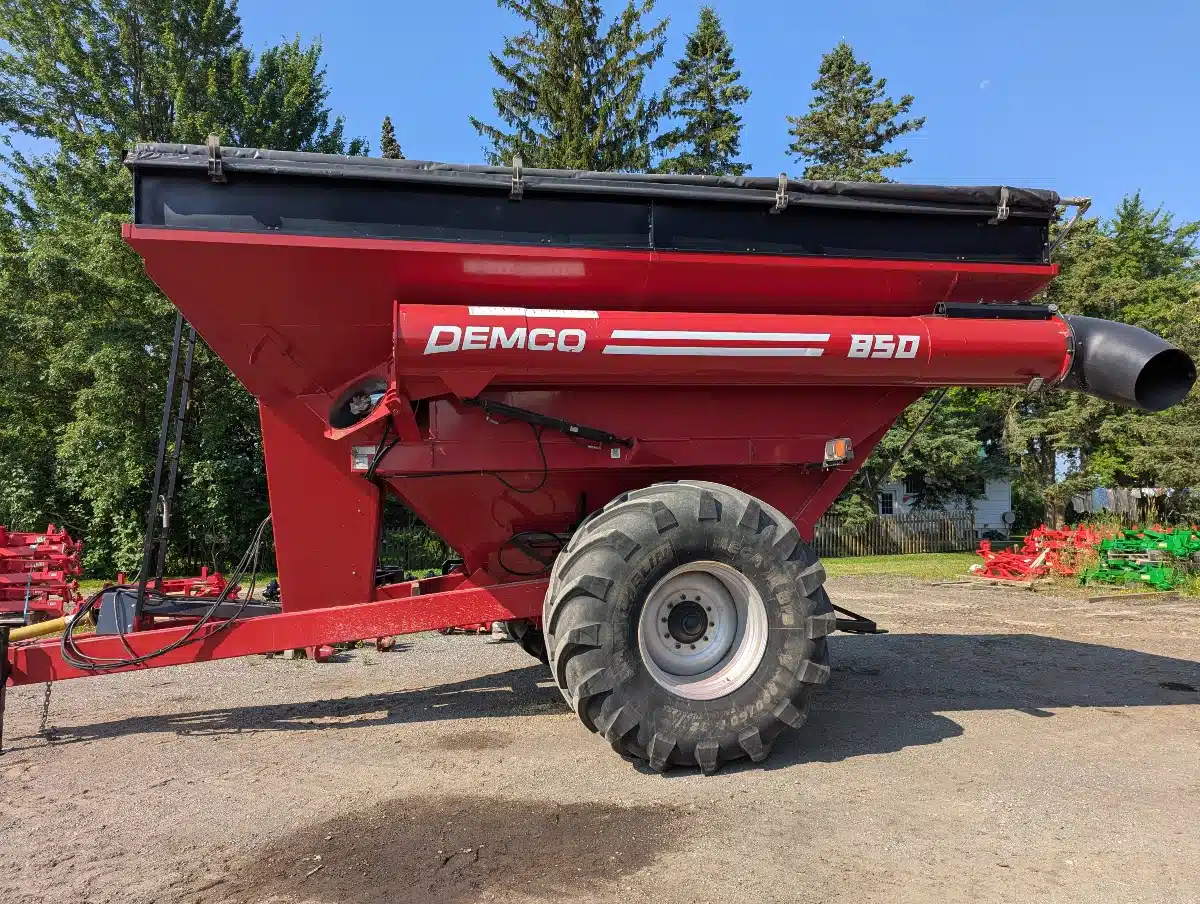 Gallery image 2 for Used Demco 850 Grain Cart