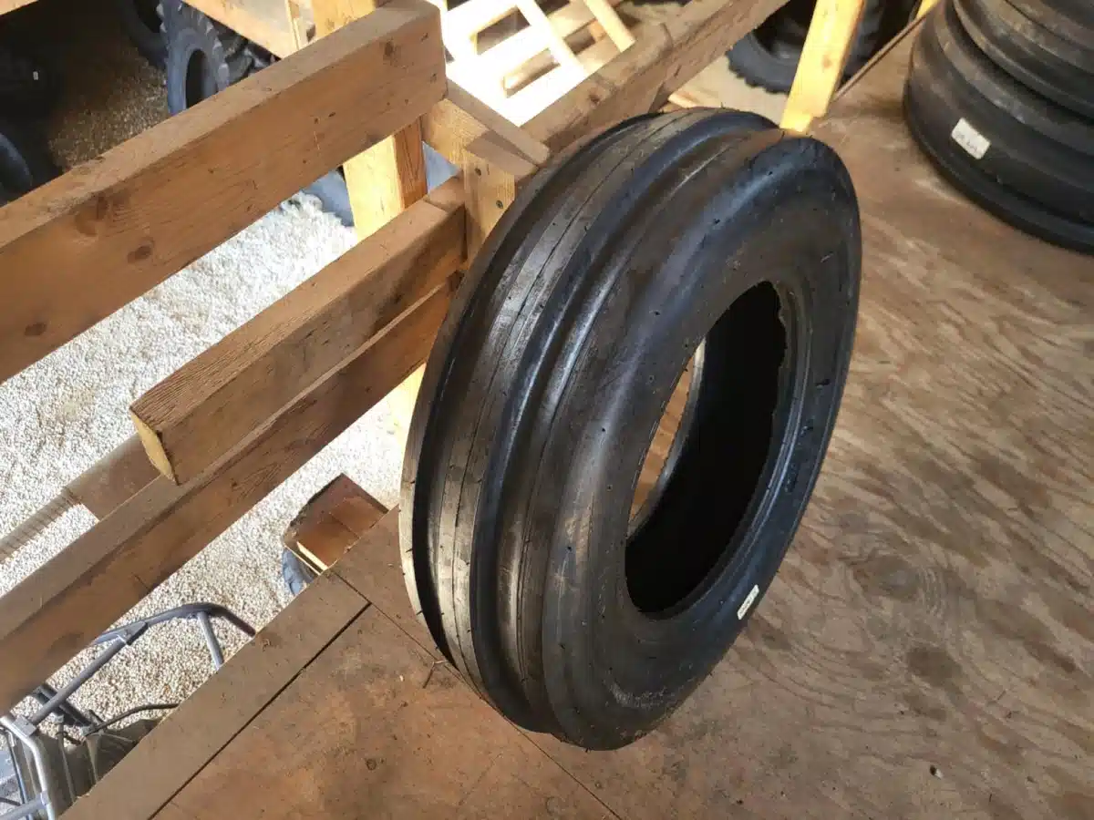 Gallery image 1 for New Treadura 7.5L-15 Tires
