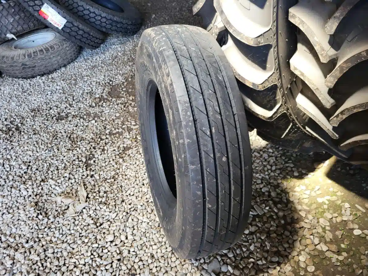 Gallery image 1 for New Petlas 11R22.5 Tires