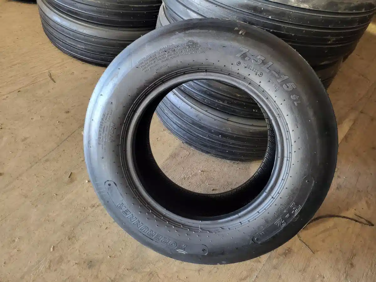 Gallery image 2 for New Forerunner 7.5L-15 Tires