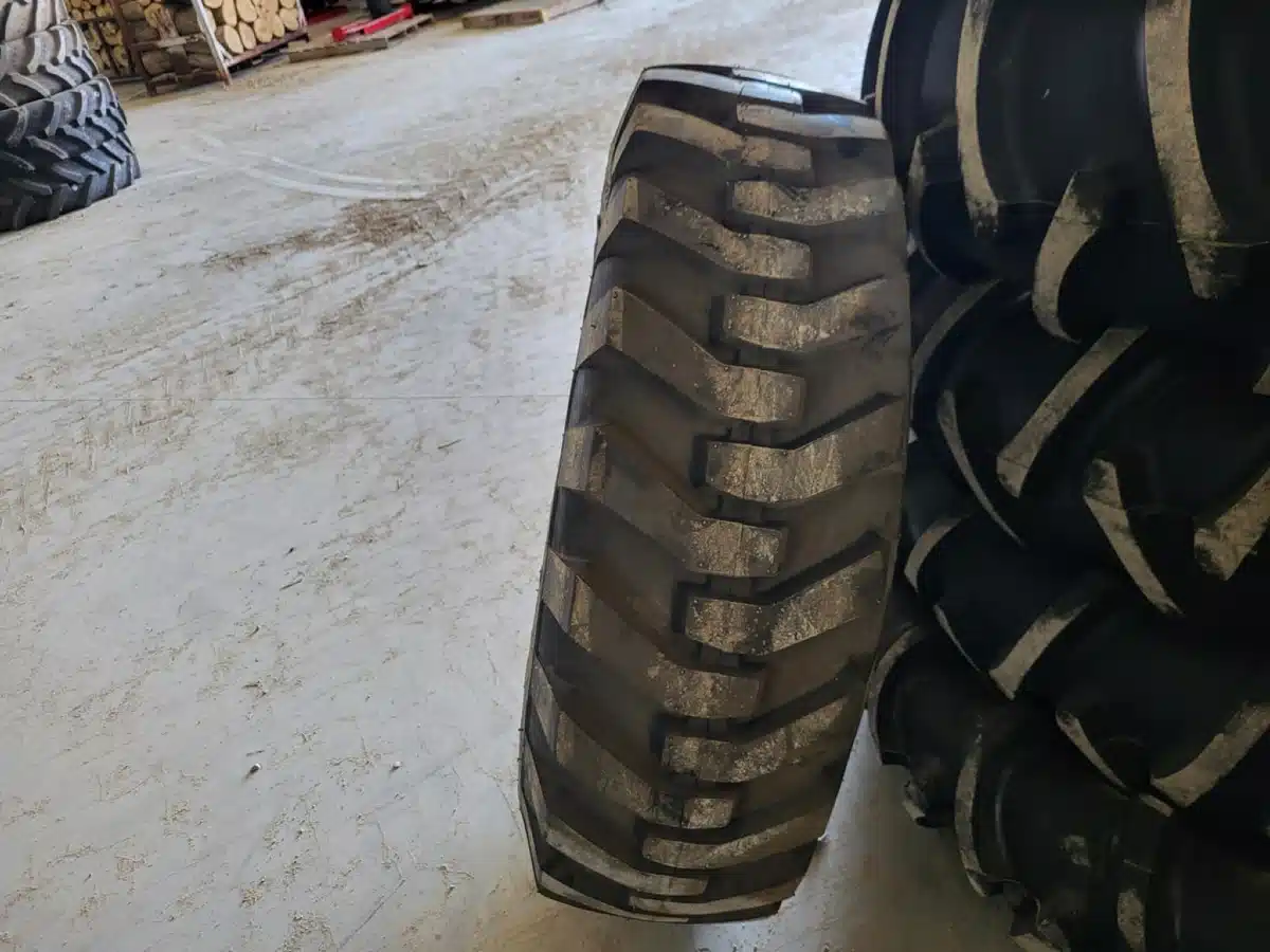 Gallery image 2 for New Forerunner 15.5-25 Tires