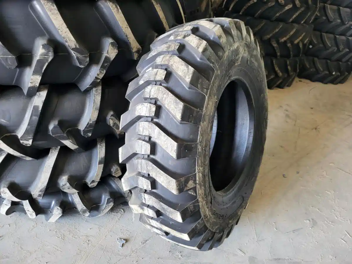 Gallery image 1 for New Forerunner 15.5-25 Tires