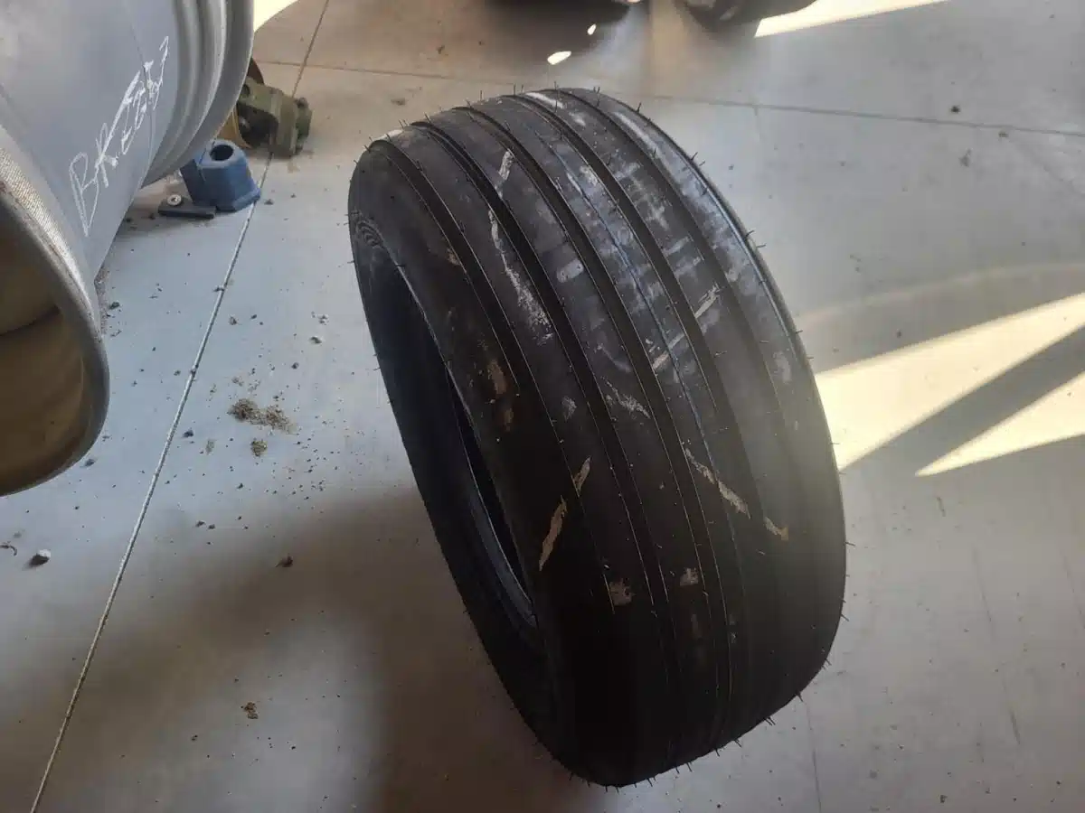 Gallery image 2 for New Forerunner 11L-15 Tires