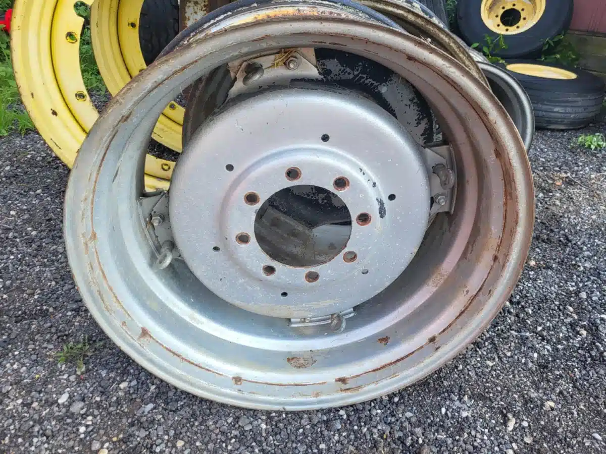 Gallery image 2 for Used Unverferth 15X34 Rims