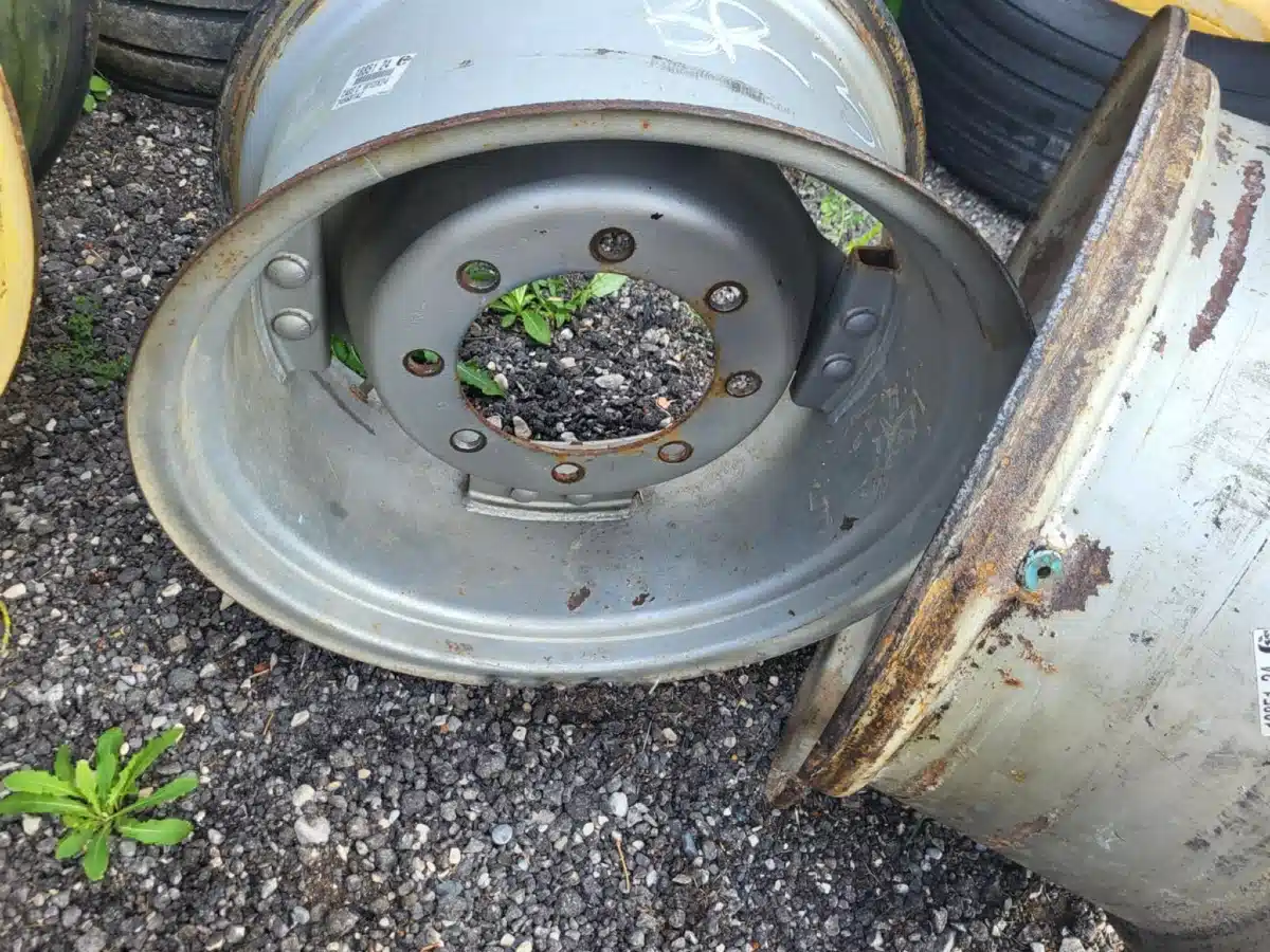 Gallery image 2 for Used Unverferth 12x24 Rims