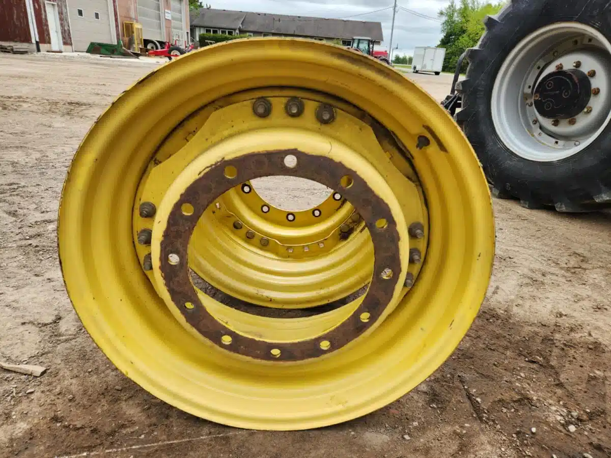 Gallery image 1 for Used Unverferth 15x30 Rims